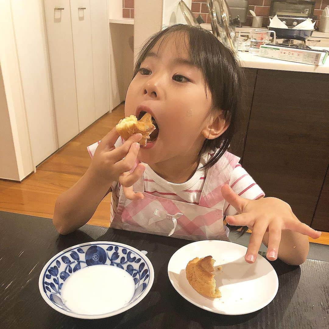 みきママさんのインスタグラム写真 - (みきママInstagram)「【おやつ食べまくりです！】. . . . いくらでも食べられちゃうね😋😋😋. . . . . . #おやつ #スイーツ #fnceats #sweets」10月11日 15時39分 - mikimama_official