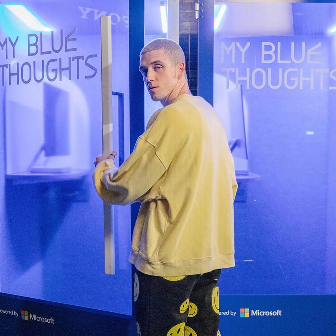 Microsoftさんのインスタグラム写真 - (MicrosoftInstagram)「Ari Leff, known to fans as @Lauvsongs, teamed up with Microsoft to relaunch "My Blue Thoughts," a place where fans can go to get things off their chests and explore connections to others with similar thoughts and feelings. The experience is a safe space that is empowering fans to build an entire community.」10月11日 7時16分 - microsoft
