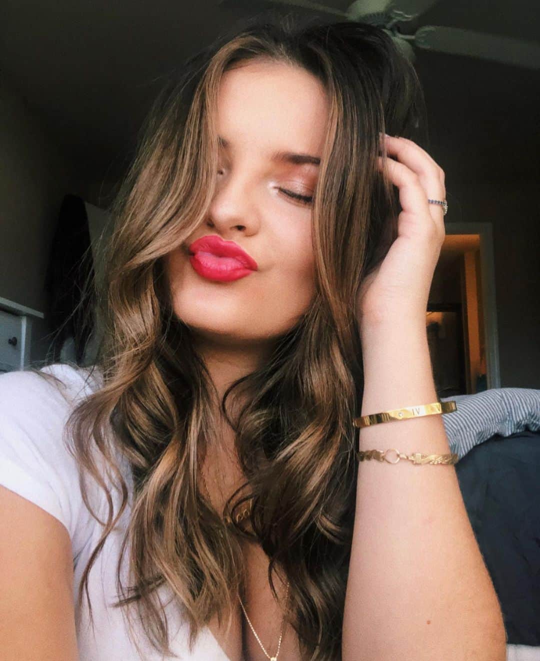 Brooke Marie Hylandのインスタグラム：「Are you the date? Bc you’re a 10/10 💋 (get it?)」