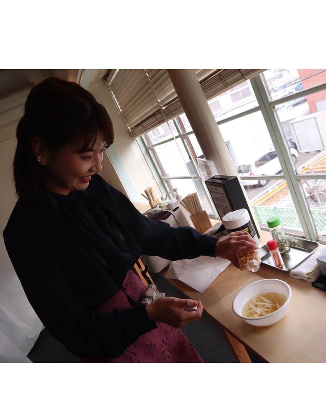 東條麻依子さんのインスタグラム写真 - (東條麻依子Instagram)「台風19号が岡山香川にも 近づいてきています。 あす、最接近する見込みです。 台風への備えは今日してください！ . 先日、大学時代の友達と 瀬戸内国際芸術祭を 見に行ってきました😊 なんと、くじに当選し うどん湯切りロボットにうどんを 作ってもらうことに！ 美味しかったです👍 . その後、北浜アリーにある カフェへ！ 柿を使ったパフェを いただきました！ 秋満喫🍁🍂 . #瀬戸内国際芸術祭#北浜アリー#丸亀うちわ#うどん湯切りロボット」10月11日 7時41分 - maiko_tojo