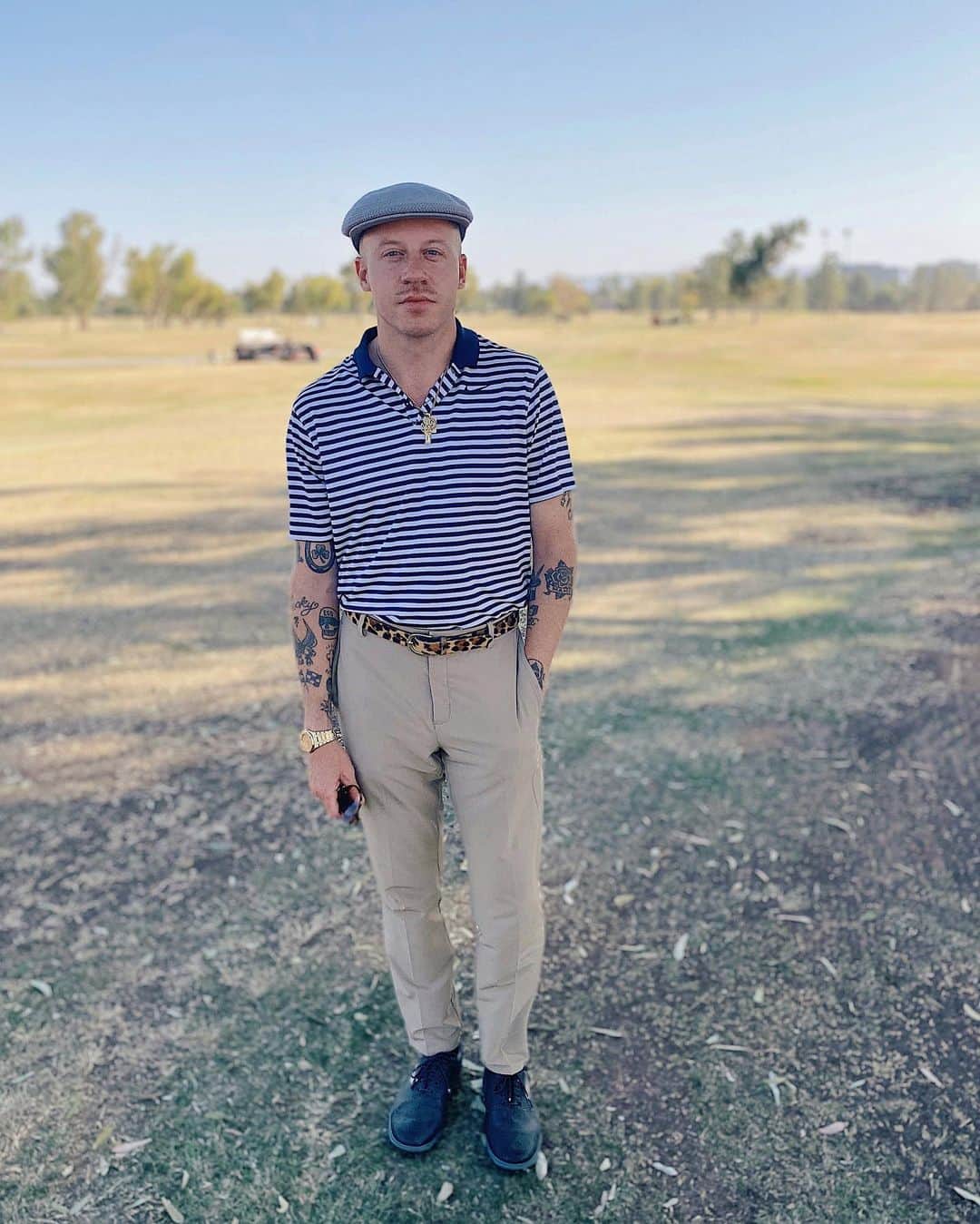 マックルモアーのインスタグラム：「Last round of golf before I go back into the studio... Seems about time」