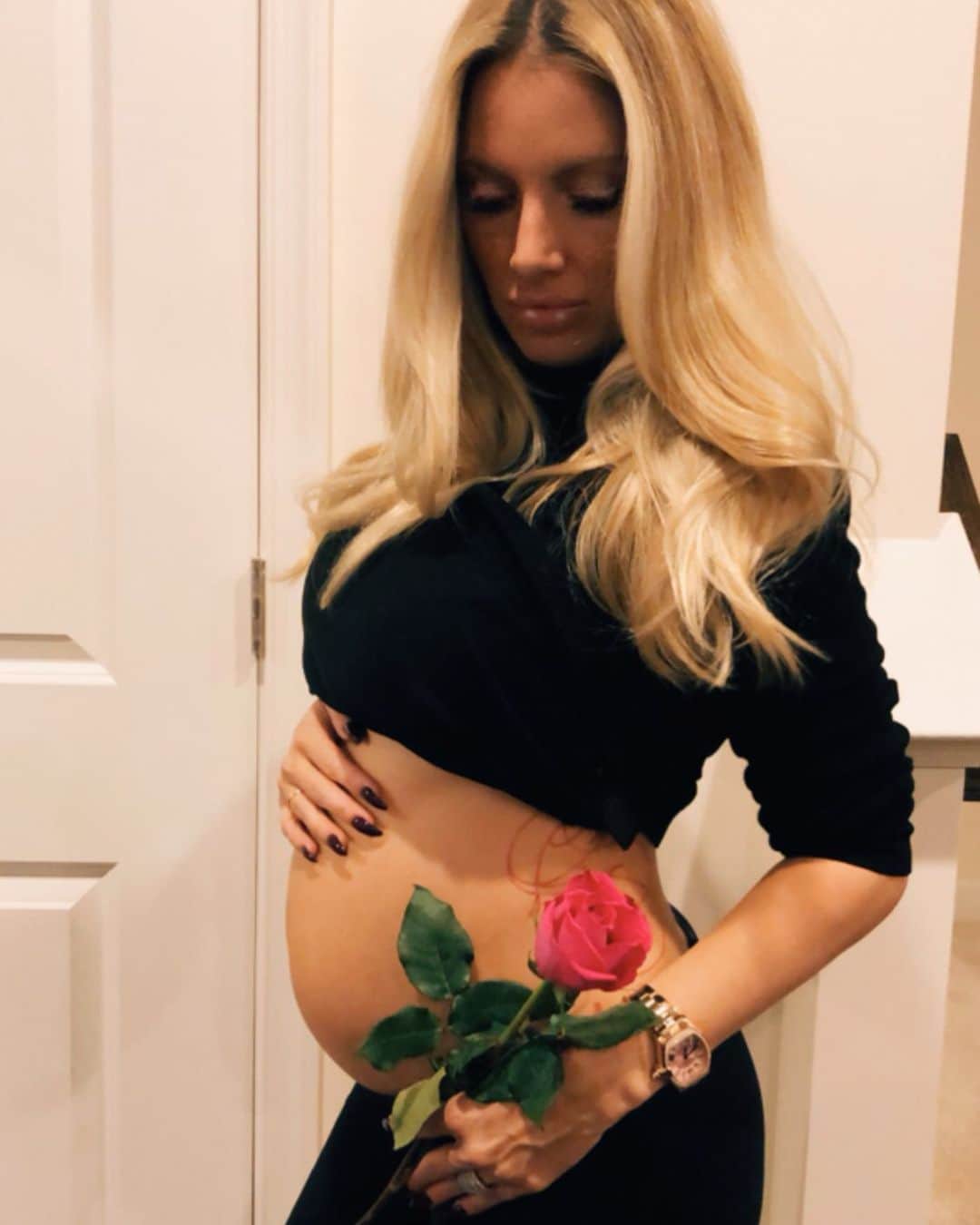 ティーガン・プレスリーのインスタグラム：「So...for those of you who haven’t taken a peak at my registry...the results are in.... It’s a Girl!!!!! 👑💗 I was super excited to find out what we were having. Truth be told, I was really hoping for a boy, and I may have been more let down then my husband about it. Now I know as long as they are healthy answer is an obvious and correct answer. But...also just saying I already have two daughters. So, I had been excited to experience what it was like to have a little boy. But...nope... @43_oak gave me a Girl...🤣 The plus side is that I’ve already had girls, I know what to do with them, and they also have the best options in clothes. The only drawback...is that I will be forever the bad guy because this little princess will have him wrapped around her finger.  I’ll be the mean one who won’t let her have that cookie when she’s been naughty all day and Sean will come home from work and give it to her and be the superhero daddy. 🤦🏼‍♀️ I’m so excited to meet this little princess and I know my  hubby must be dying of excitement in the anticipation of our newest arrival even more. I love you hubby! 💍❤️ I can’t wait to embark on this new chapter at the beginning of this new year with you 💋 • • • • #teaganpresley #wifey #babymama #pregnancy #love #itsagirl #preggo #preggobelly #hubby #newbaby #married #preggolife #pregnantbelly #pregnancyannouncement #6monthspregnant」