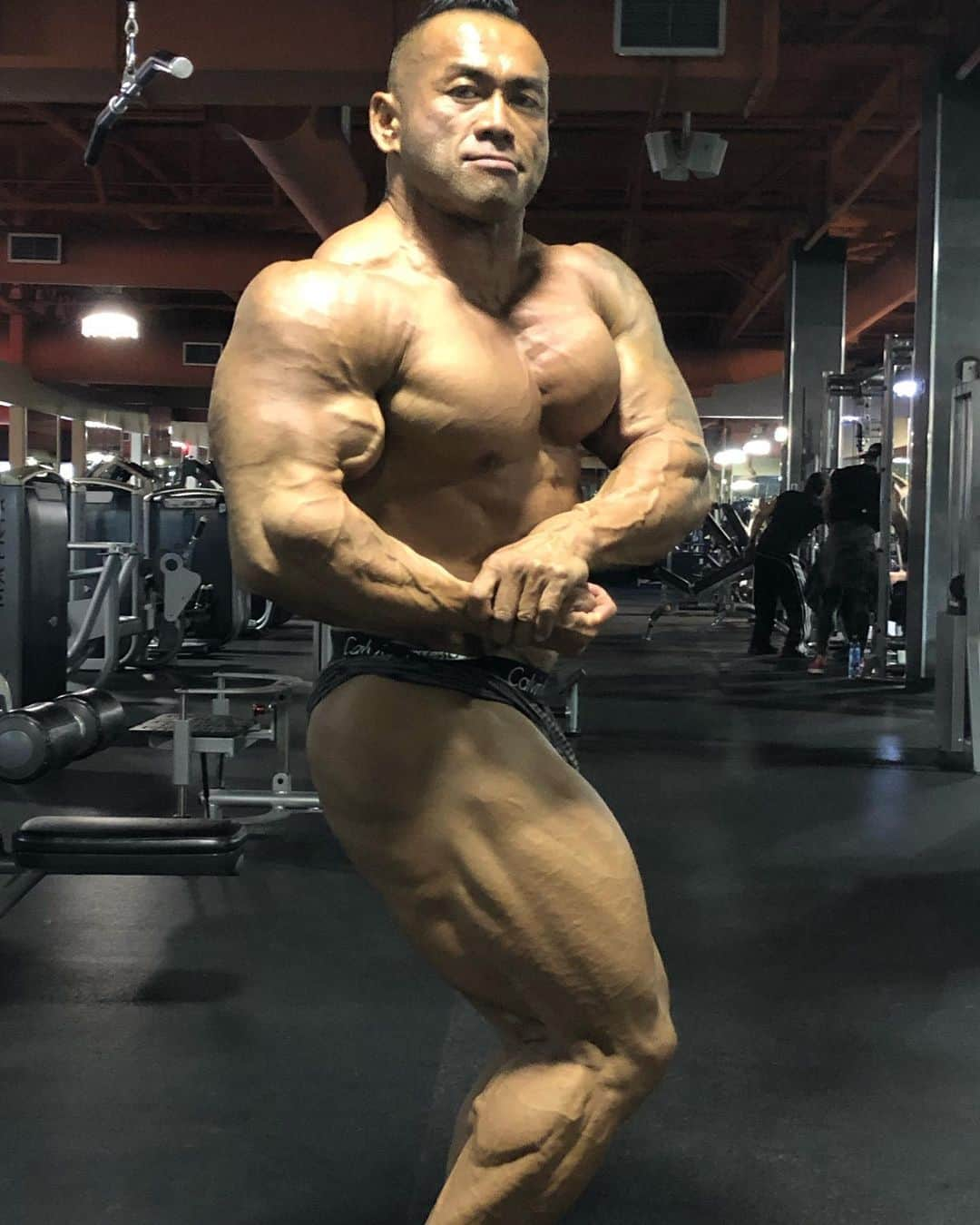 Hidetada Yamagishiさんのインスタグラム写真 - (Hidetada YamagishiInstagram)「Almost 1 week out @monsterzym.official 212 pro. Let me show you my @gaspari Pre, Intra and Post workout shake,  Pre: #superpumpmax x2, #glycofuse x2, #Aminolast x1.  Intra: #sizeon x1, #glycofuse x2 #proveneaa x1  Post: #glycofuse x2, #provenwhey x2  All #gaspari products 30% off + shaker cup + over $100 order free shipping within USA. Link in bio. (Minimum order $150)  韓国プロ直前オリンピアより10ポンド増の現在のサプリは トレ15分前:スーパーパンプ2杯、グライコフューズ2杯、アミノラスト1杯  トレ中:サイズオン1杯、グライコフューズ2杯、プルーブンEAA1杯  トレ後:グライコフューズ2杯、プルーブンホエイ2杯 ギャスパリ30%割引➕シェイカープレゼントセール継続中！人気製品はすでに売り切れ間近、早めに注文！プロフィールのリンクより注文できます。(＄150以上の注文から割引適用)」10月11日 8時05分 - hideyamagishi