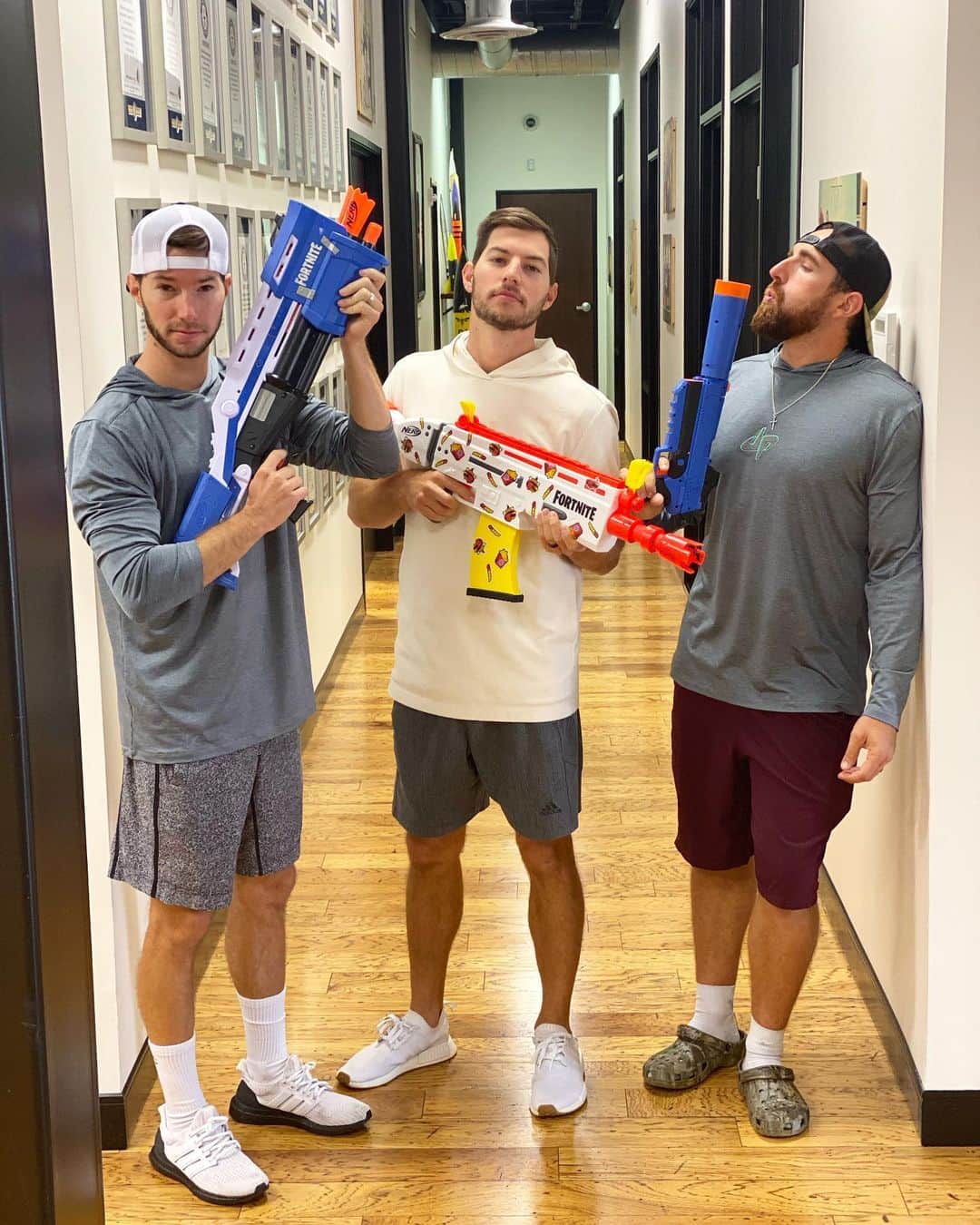 Dude Perfectさんのインスタグラム写真 - (Dude PerfectInstagram)「A rare find! Thanks @Nerf for these @Amazon exclusive #Fortnite blasters! #NerfOrNothin #ad」10月11日 8時24分 - dudeperfect