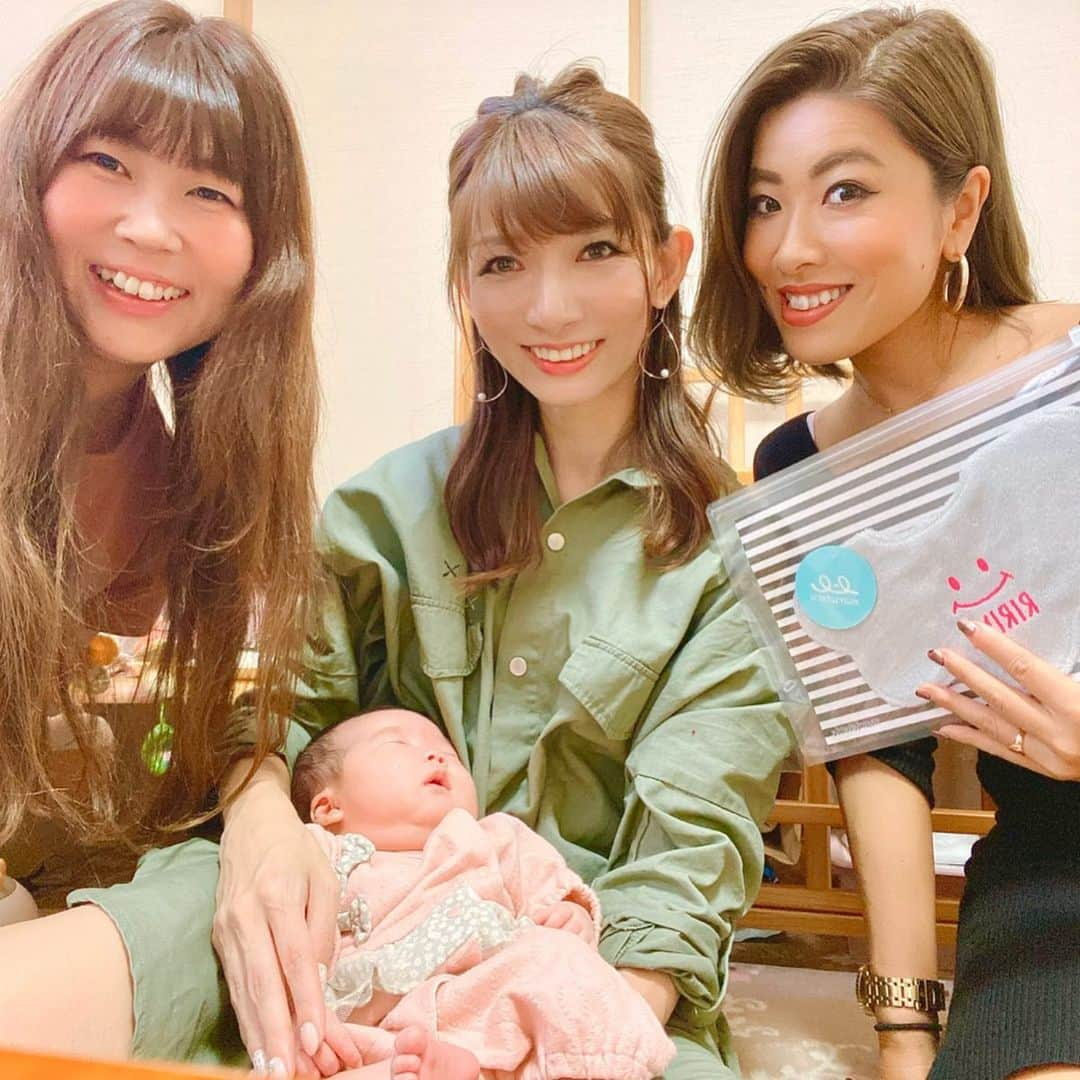 中谷あすみさんのインスタグラム写真 - (中谷あすみInstagram)「この前ちょこっとだけ地元の友達のbaby👶に会いに行って抱かせてもらいました☺︎ いっぱい泣いていっぱい寝てとっても可愛かった♡ 成長が楽しみ✨  #地元#千葉#出産祝い#赤ちゃん#りえちゃんおめでとう#天使」10月11日 8時39分 - asumi_naa