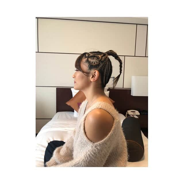 RENA（久保田玲奈）さんのインスタグラム写真 - (RENA（久保田玲奈）Instagram)「今回は大阪アメ村にある 【たまねぎ倶楽部】さんで コーンロウしていただきました💓  オーナーが格闘技好きで スタッフの皆さんもステキな方で 話も盛り上がり楽しかった😌 . . . . ===================. いよいよ明日‼️ 会場にこれない方は 10月12日(土)19時～20時54分 フジテレビ系列全国放送です⭐️ =================== . . . #rizin #rizinff #rizin2019 #たまねぎ倶楽部」10月11日 8時52分 - sb_rena