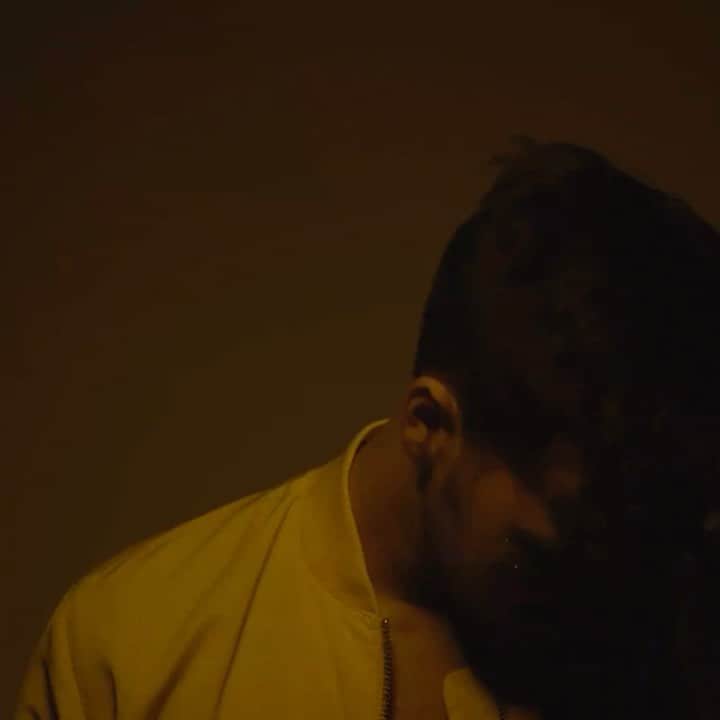 のインスタグラム：「MY FIRST MUSIC VIDEO IN LIKE 2 YEARS BITCH IM EXCITED!!!! link in bio 💛」