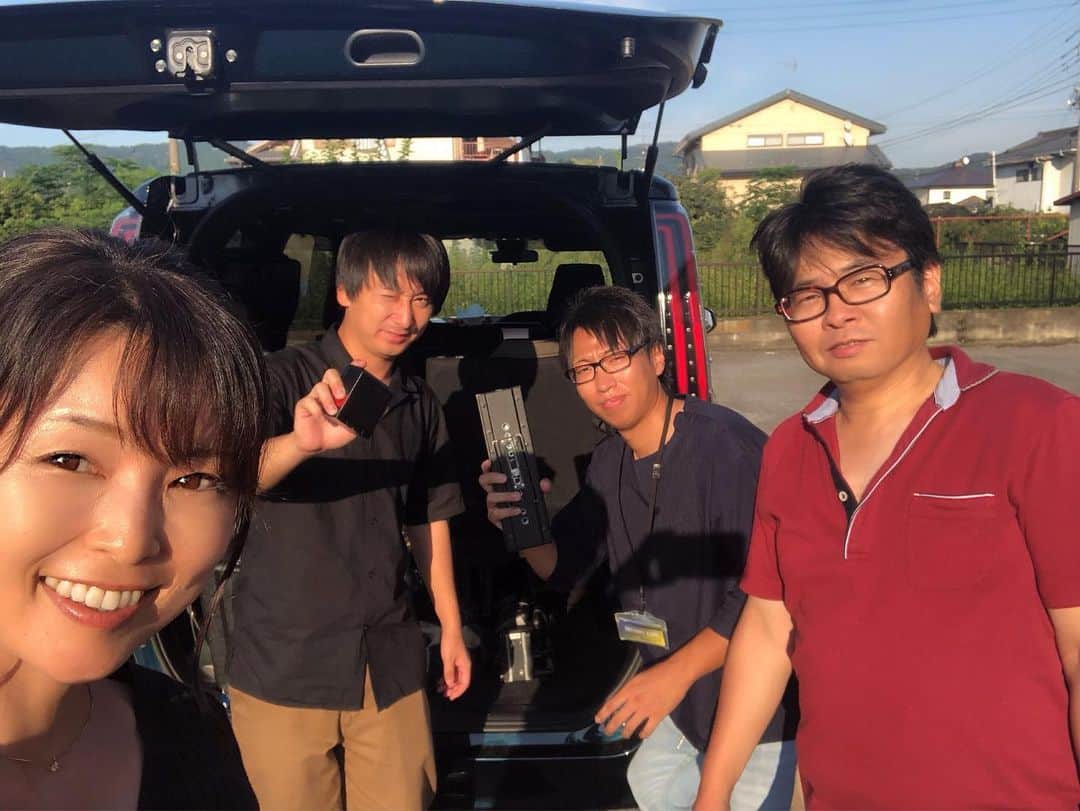 のインスタグラム：「ロケーーーー！！ 逆光でみんな顔が　笑 とっても楽しいクルーだった♡  pic5 今回はドローンを飛ばしたよ。音が出るので気を付けて！  ロケも生放送も好き。お伝えするのが楽しくて仕方ない。 事故や事件をリポートするよりも、私はこれからもみんなの心が明るくなるような話題を伝えていきたい。  #藤田りえ #アナウンサー #フリーアナウンサー #ロケ #撮影 #ドローン #ドローン撮影 #群馬県 #群馬テレビ #ぐんまトリビア図鑑 #伝える #伝える仕事」