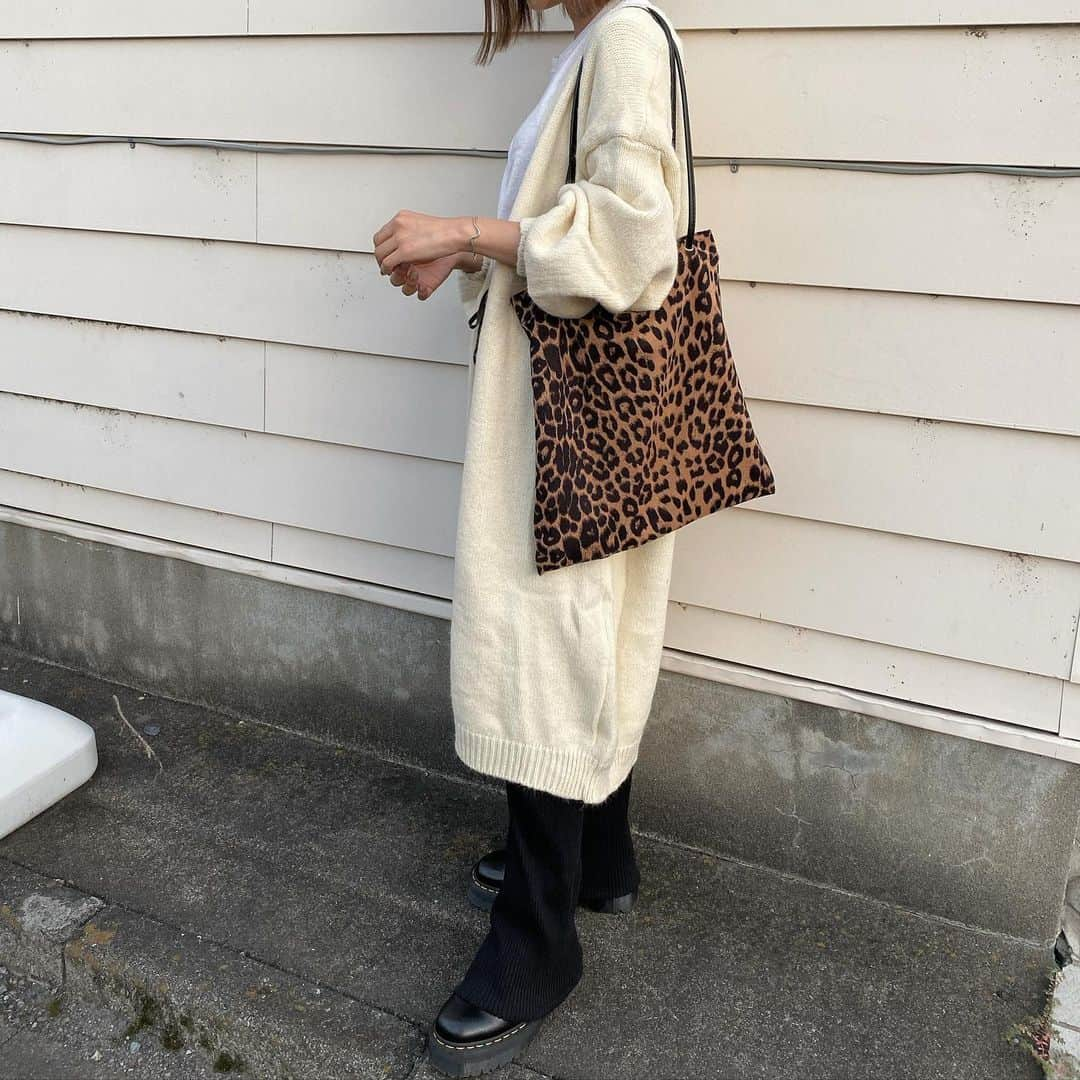 小田川エリカさんのインスタグラム写真 - (小田川エリカInstagram)「・ 私服👶🏻 この服形も可愛いし 何より着心地良すぎてお気に入り❤︎ (@fifth_store)40%クーポンでてるよ❤︎❤︎ #me#code#私服#エリカの私服#fifth #fifthtl#フィフス#カジュアル#カーディガン #平均身長コーデ#秋アウター#ボリュームスリーブマキシガウン」10月11日 9時36分 - 0904.erika