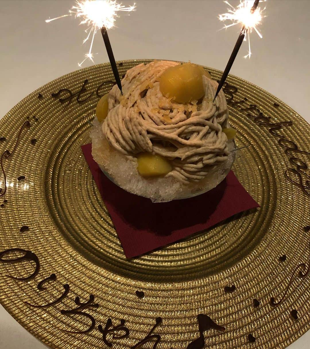 甘糟記子さんのインスタグラム写真 - (甘糟記子Instagram)「食いしん坊仲間のふみえさんに、お誕生日お祝いで表参道のエストキッチンhに連れてもらいました( ^ω^ )  ヒロさんのお店で、空間も広くて、オープンキッチンで活気もあり、とっても素敵なお店でした（≧∇≦） パンはヒロさんが直々サーブしてくれたり！ またパンが美味しいこと！  最後の誕生日カキ氷の時は、店内全員巻き込んで盛り上げてくださり、、、 久しぶりに照れたわ〜（笑）  でもいくつになってもお誕生日お祝いをしてもらえるっていうのは、嬉しくて幸せなことですね(๑>◡<๑)  ありがとうございました！  #テストキッチンエイチ #誕生日お祝い#イタリアン#表参道#リストランテヒロ」10月11日 10時09分 - norihey924