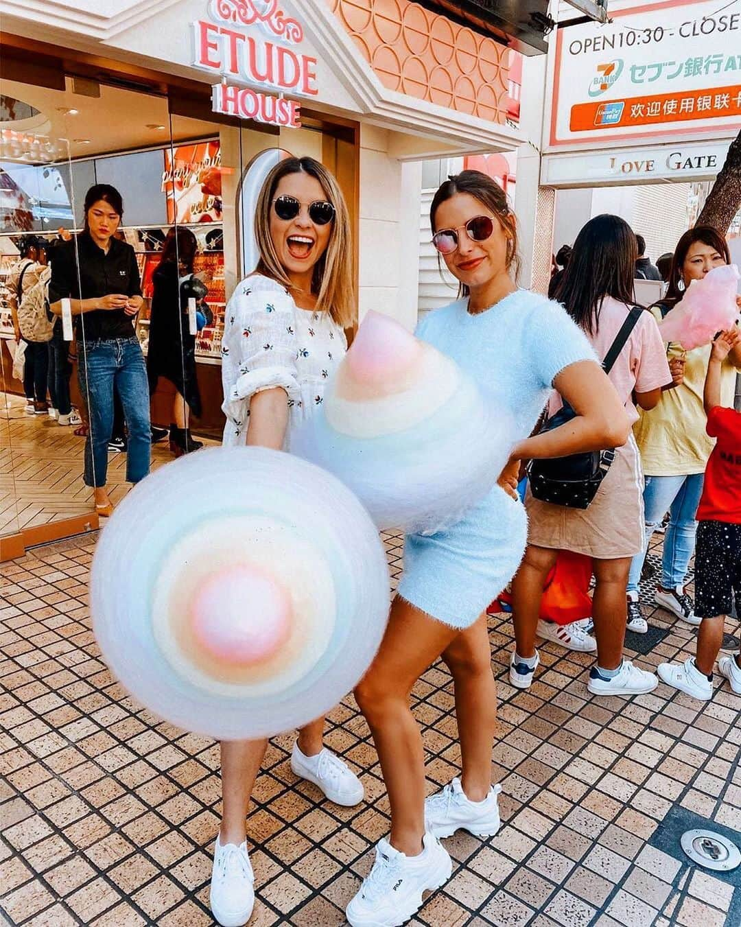 TOTTI CANDY FACTORYさんのインスタグラム写真 - (TOTTI CANDY FACTORYInstagram)「🍭🕶🍭🕶 Thank you for coming! ご来店ありがとうございます😍 Photo by: @elizabethdifranco  #repost  #totticandy  #totticandyfactory  #rainbowcottoncandy #tokyo #harajuku #instagood」10月11日 10時28分 - totticandyfactory