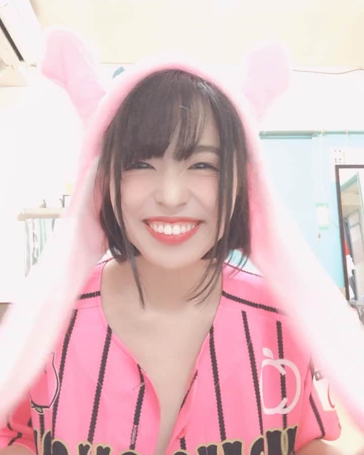 藤川菜緒のインスタグラム：「ピコピコ😈楽しい💓  #耳が動く帽子 #横浜ロック座」
