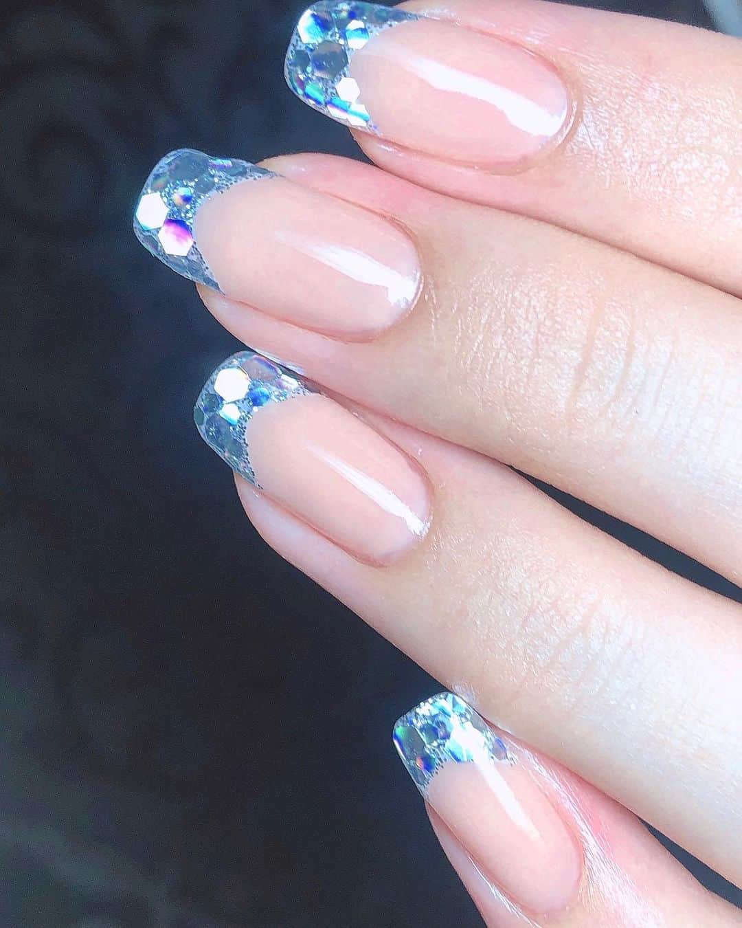 神宮 若奈さんのインスタグラム写真 - (神宮 若奈Instagram)「New Nails💗✨ @moanail.37 . . . 11月は私のお誕生日月なので 全部ストーンで埋め尽くすの🥴💕 . なので今回はシンプルめに...🌟 . . バービーネイルって名付けたww . moanailのSANAさん いつもありがとうございます🙏🏻 . . moanail行きだしてから ネイルが永遠に綺麗になり続けている😆 . . #nails #nail #moanail #エレガント #おしゃれ #シンプル #秋ネイル #バービーネイル #人形ネイル #可愛い #ホログラム #おきゃわ #oct #new #barbie #barbienail #爪活 #美爪 #爪育 #おしゃれは指先から #wakanastyle」10月11日 15時58分 - jinguwakana