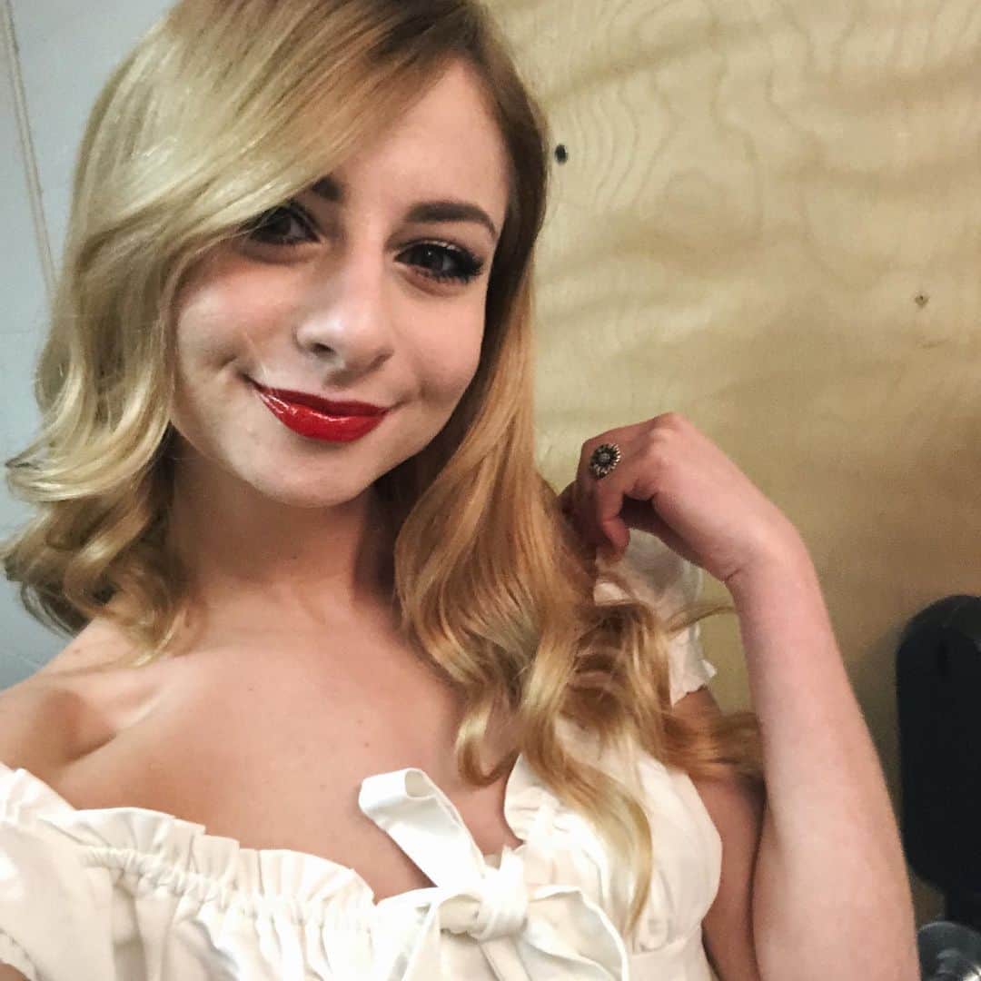 タラ・ケインのインスタグラム：「It snowed today in Colorado but I’m still feeling sunny ☀️」