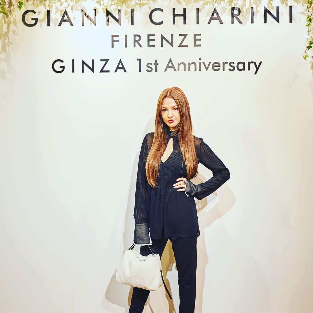 橋本麗香さんのインスタグラム写真 - (橋本麗香Instagram)「GIANNI CHARINI  銀座店1周年レセプションに行って来ました。 これからの季節に持ちたいデザインのバックがたくさん❤️ ． @giannichiarini @giannichiarini_jp」10月11日 10時28分 - reikamaria