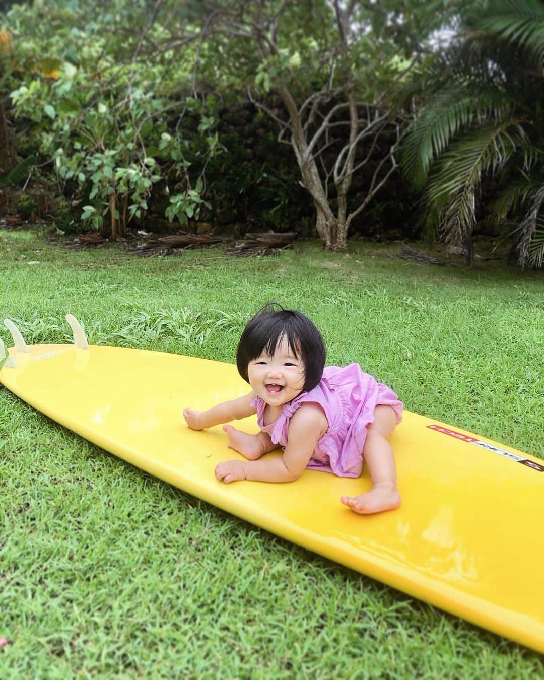 稲川千里さんのインスタグラム写真 - (稲川千里Instagram)「. . 🏄‍♀️💕🏝☀️ マッシュルームヘア。笑 #nina_1209 #10month #babygirl #guam #surfingbaby」10月11日 10時58分 - chiicamera