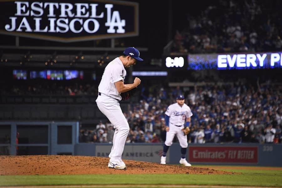 前田健太さんのインスタグラム写真 - (前田健太Instagram)「Thank you very much to the fans for supporting me and the Dodgers throughout the season!  昨日で、2019年シーズンが 終了しました。 ワールドチャンピオンになれず悔しいシーズンになりましが4年連続で優勝を経験し、プレッシャーのかかるポストシーズンで投げられる事は自分の成長に繋がってると思います！ また来シーズン成長した姿を見せられる様にオフシーズンを大事に過ごして行きたいと思います。 そして、毎日サポートしてくれた家族に感謝。 応援してくださったファンの皆様に感謝。 今年も1年間ご声援ありがとうございました。 #昨日は8回同点での登板 #三者三振 #気合い入りすぎた #気持ち入れました #ポストシーズン #毎日胃が痛い #ひとまず #ゆっくり休みます #オフシーズンも #ゆっくり #インスタ #更新していきますので #よろしくお願いします」10月11日 11時28分 - 18_maeken