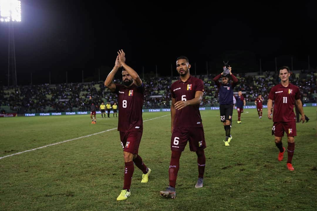 トマス・リンコンさんのインスタグラム写真 - (トマス・リンコンInstagram)「¡Gracias por el apoyo VENEZUELA! 🇻🇪💪🏻. - ⚽ Resultado final: Venezuela 4-1 Bolivia. 🔥 90 minutos para #ElGeneral Tomás Rincón.」10月11日 11時37分 - tr8oficial