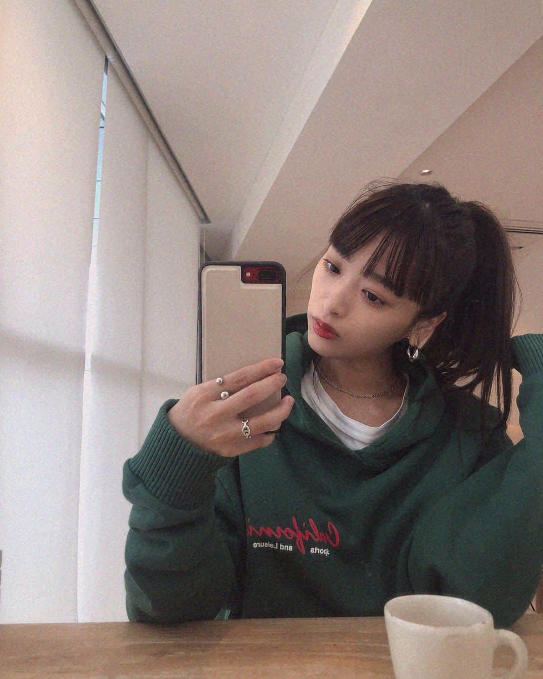 近藤千尋のインスタグラム：「おはようございます😊  今日はコラボアクセシルバーを 付けてます🥰✨ リング、ネックレス、ピアスです❤️ 既にご予約して下さった皆様 ありがとうございます🙇‍♀️✨嬉 まだまだ絶賛予約受付中らしいので 是非⬇︎🙇‍♀️💖 @mauvebystellar  #タグ付けしてます ♡」