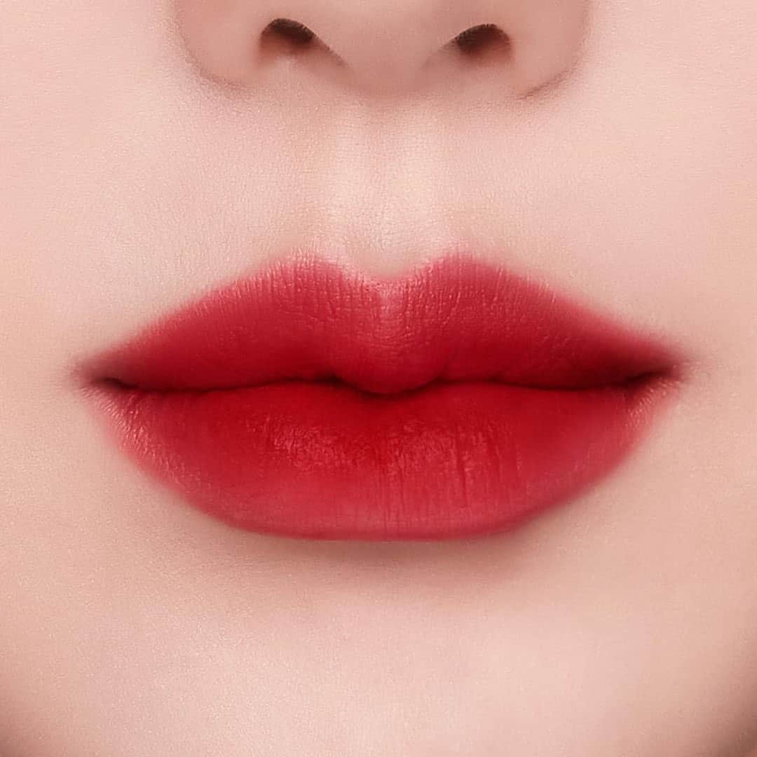 M∙A∙C Cosmetics Japanさんのインスタグラム写真 - (M∙A∙C Cosmetics JapanInstagram)「ㅤ 【公式オンライン＆一部店舗 先行販売中】 韓国の有名メイクアップアーティスト PONYとコラボしたコレクションが登場✨ ㅤ 絶妙なカラーとムースのように軽いつけ心地が特徴のマット リップ ムース💄テクニックいらずでソフトマットな仕上がりに。 ㅤ ㅤ *10/9(水) 公式オンライン&ルミネエスト 新宿店&伊勢丹 新宿本店 先行販売中 *10/14(月) 全国発売 ㅤ #MACPonyPark #MACポニー ㅤ  ㅤ  ㅤ  ㅤ  #MACCosmeticsJapan #MACコスメ #MACCosmetics #コスメ #メイク #ponymakeup #ponysmakeup #ponysyndrome #ポニーメイク #韓国メイク #맥포니컬렉션 #포니 #コラボアイテム #リップ #リップメイク #赤リップ #マットリップ #新作コスメ #限定コスメ #lipsticks #mattlipstick #redlip #makeup」10月11日 12時00分 - maccosmeticsjapan