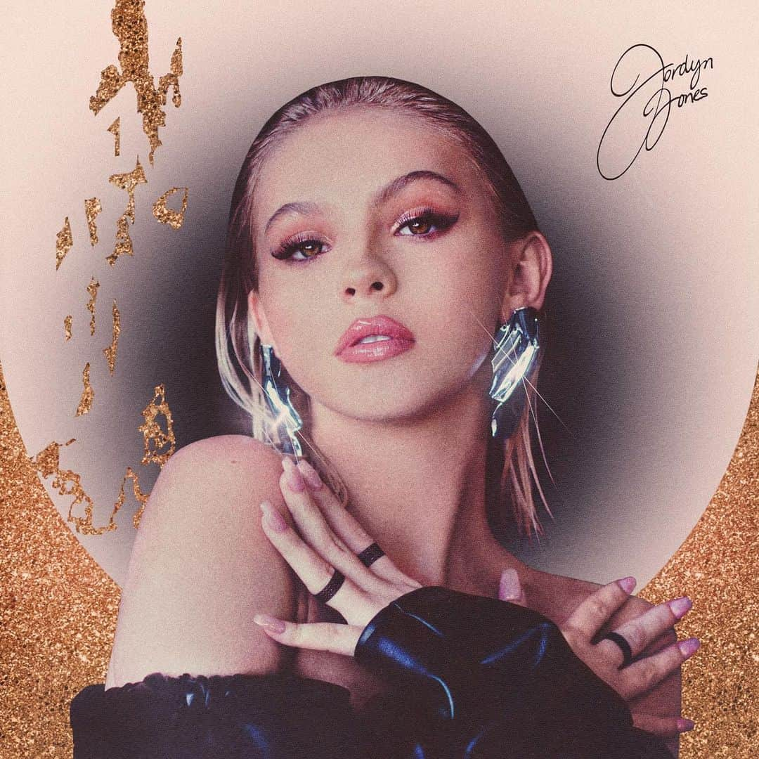 ジョーディン・ジョーンズさんのインスタグラム写真 - (ジョーディン・ジョーンズInstagram)「she’s out. my first ever project is out. #JordynJonesTheEP 🥺😫🖤🔥😍 LINK IN BIO」10月11日 13時03分 - jordynjones