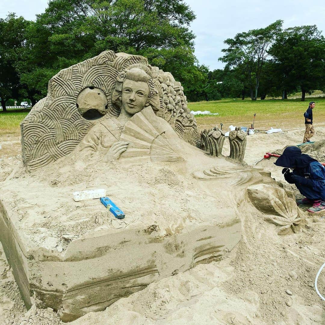 倉橋友和さんのインスタグラム写真 - (倉橋友和Instagram)「台風の接近により、明日と明後日のメインイベントが中止となった#愛知県 #稲沢市 の#サンドフェスタ ですが、#砂像 アーティストのみなさんは、完成を目指して作業をして続けていました。雨風によるダメージが少ないことを祈ります。詳しくは夕方の#メーテレ #アップ で🎤 #メーテレアップ #アップは午後3時46分から #アップの特集は午後6時15分から #アナウンサー #鈴木しおり #星恭博 #石神愛子 #倉橋友和 #伊豆蔵将太 #濱田隼 #気象予報士 #山田修作 #修作さん #冨永幸」10月11日 13時12分 - nbn_kurahashi