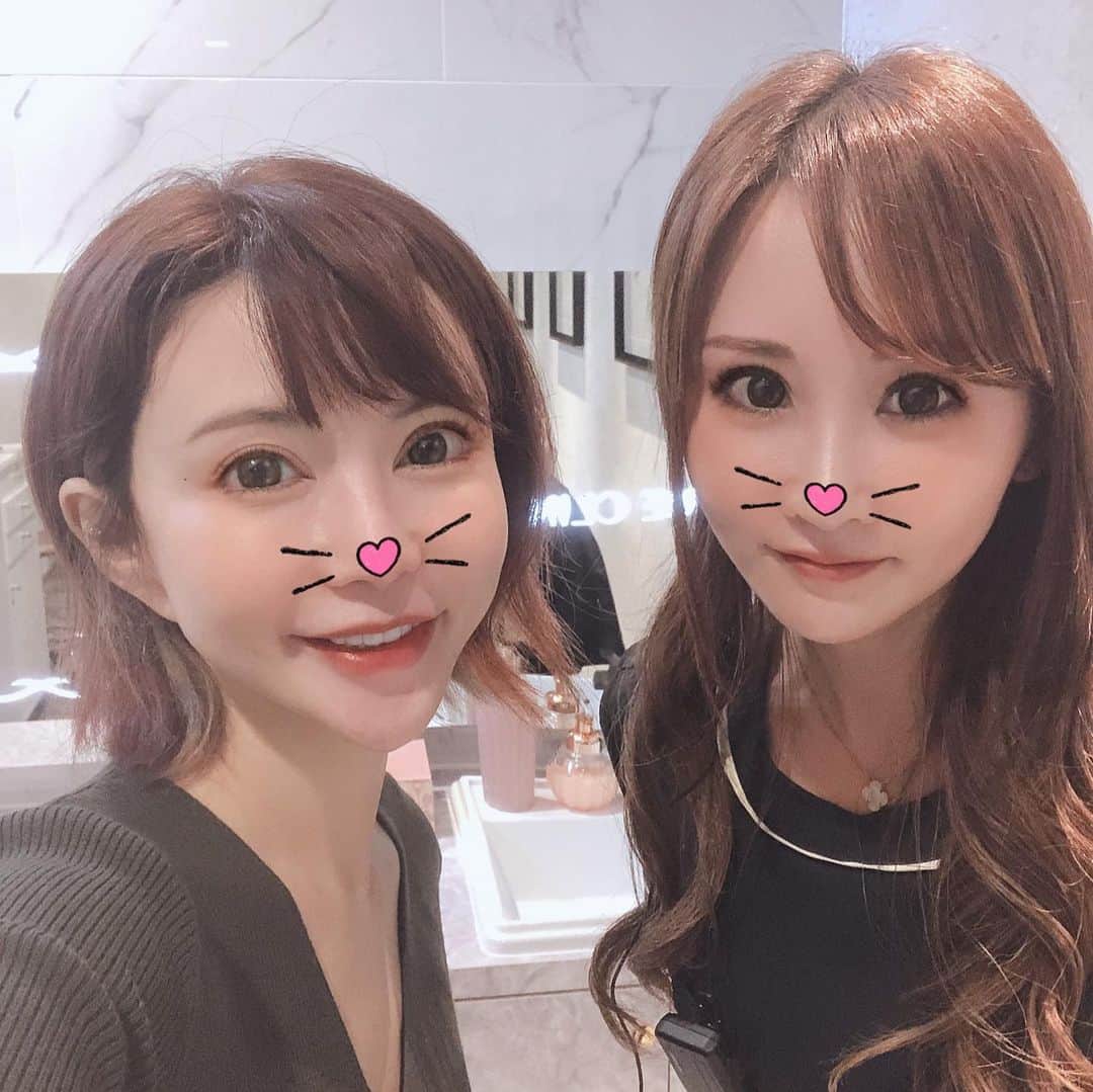 里美ゆりあのインスタグラム：「今日は歌舞伎町にオープンしたシェリークリニック @sherie_clinic に行ってきました✨ 歯ぎしりで悩んでいたので、代表のまりこさん @mariko_iwaki に相談してエラのボトックスをやってもらいました！ 痛みも全然なく良かったー クリニックも可愛いし、次は美肌治療でお伺いしたいな。  #アラガン #sherieclinic #シェリークリニック #ボトックス」
