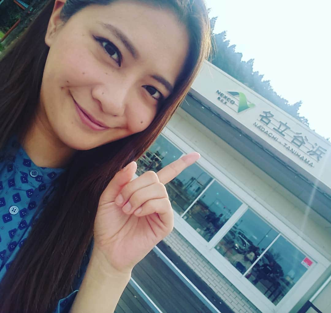 山田彩乃さんのインスタグラム写真 - (山田彩乃Instagram)「今日は富山へ移動中！ 途中で名立谷浜サービスエリアへ(*ﾟ▽ﾟ)ﾉ . .  ふふふ。 ラジオをお聞きの皆さんはお分かりかと笑 . .  そんなわけで富山行ってきまーっす！ .  #マエカブナカシズカ  #名立谷浜インター  #ここは  #名立谷浜サービスエリア  #新潟  #富山  #リリプロ  #リリマリ  #山田彩乃」10月11日 13時31分 - ayano.yamada