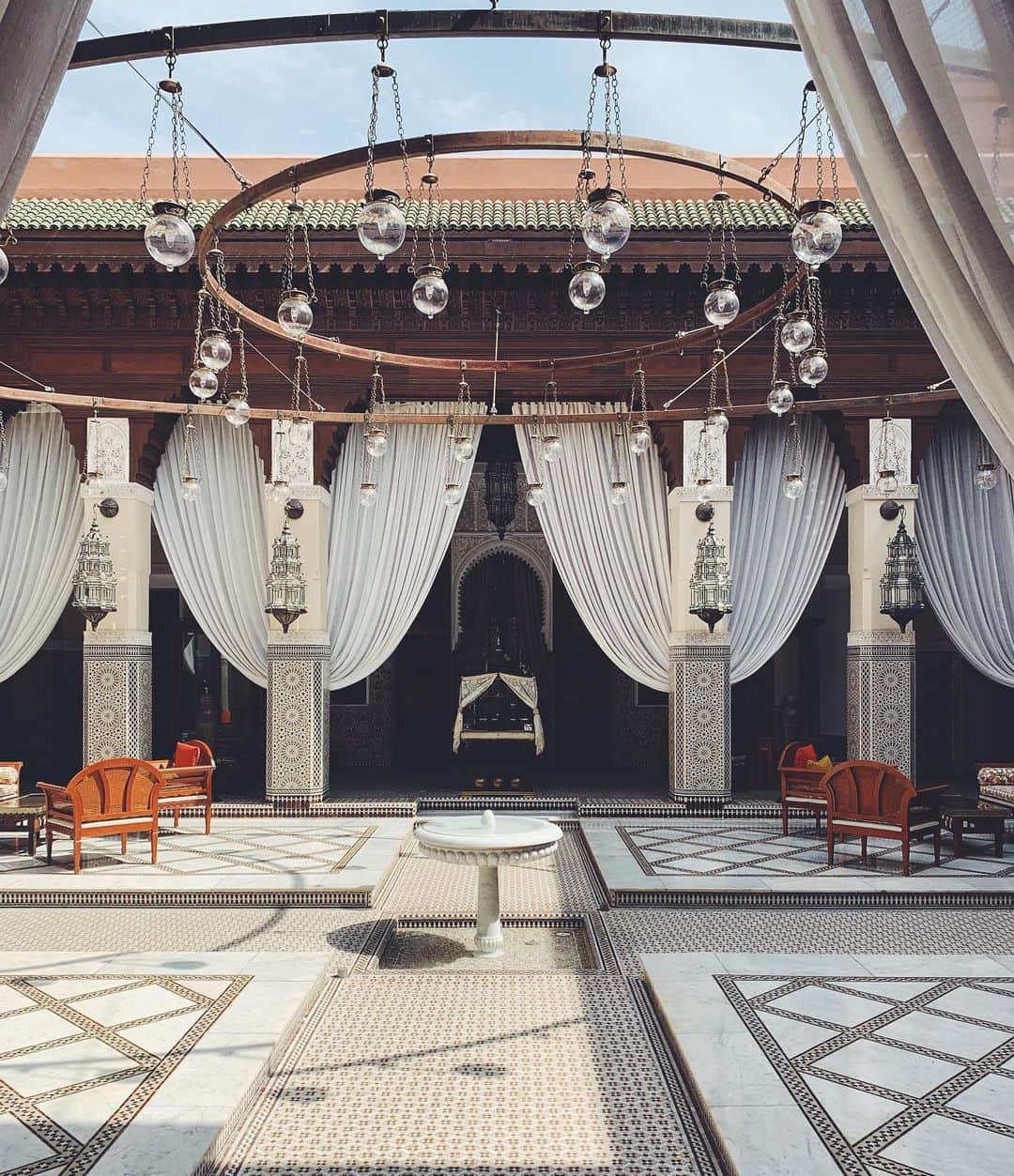 オードリー亜谷香のインスタグラム：「This is our 3rd hotel in Marrakesh and it’s breathtaking🌬」