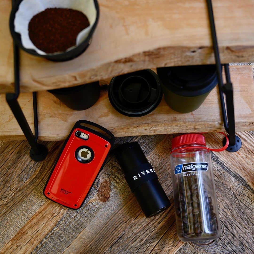 ROOT CO. Designed in HAKONE.さんのインスタグラム写真 - (ROOT CO. Designed in HAKONE.Instagram)「. Coffee break time. ・ #root_co #rootco #shockresistcasepro #iphonecase #outdoor #outdoors #outdoorgear #camp #camping #camper #campgear #trekking #trekkinggear #fishing #fishinggear #lifestyle #outdoorstyle #campingstyle #coffee #coffeebreak #riversdrinkware #bondhandmade #アウトドア #アウトドアギア #キャンプ #キャンプギア #トレッキング #トレッキングギア #フィッシング #フィッシングギア」10月11日 13時46分 - root_co_official