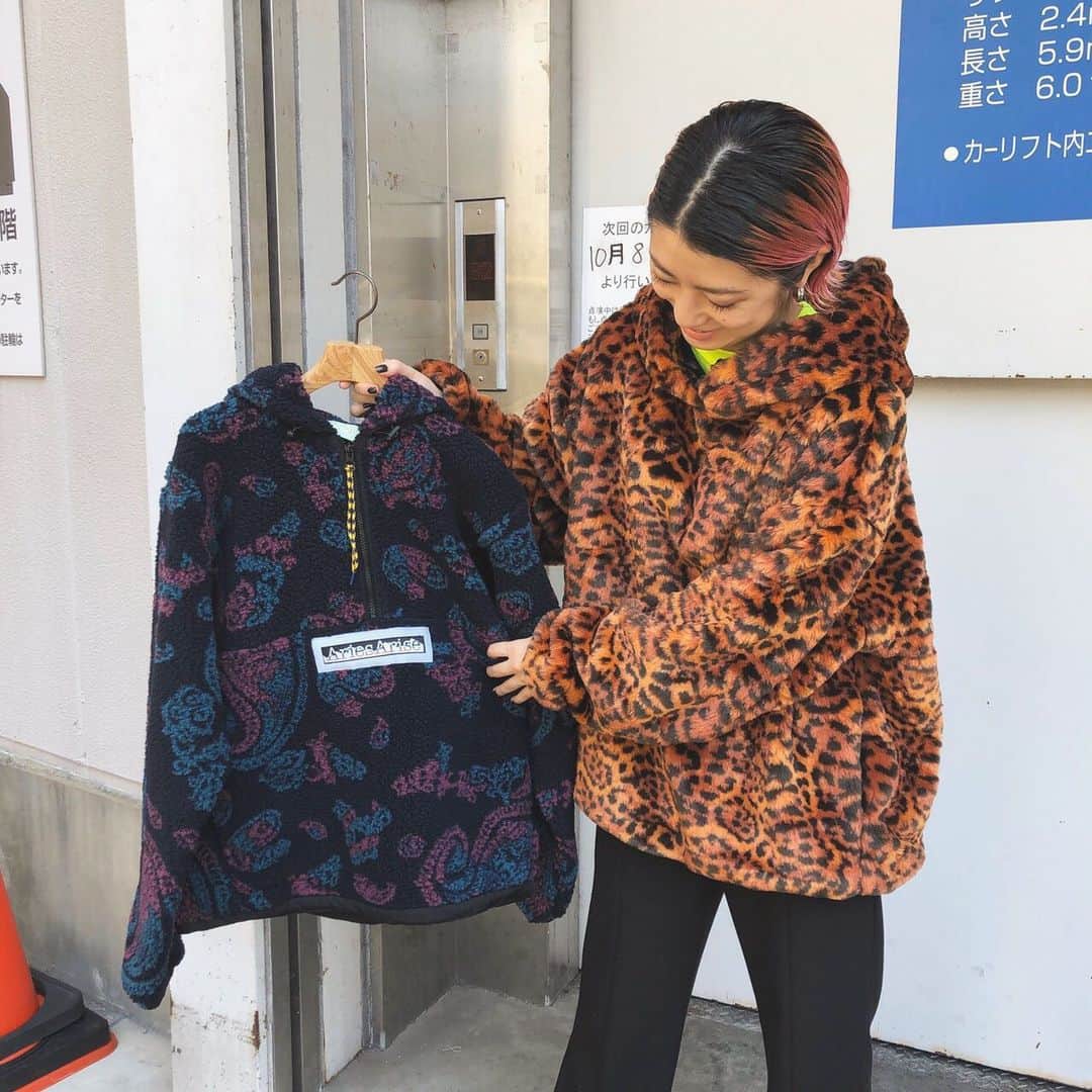のインスタグラム：「. 🥀【 Aries 】🥀 new arrival 🍂 ． blouson 【leopard】 item no：6118-0777 price：¥59,000+tax . 【paisley】 item no : 6118-0776 price : ¥55,000+tax . @beams_kobe ☎️078-335-2720 #beams#raybeams#beamsboy#19fw#19aw#77circa#vintage#fabiorusconi#Aries#womens#womensfashion#womensstyle#instafashion#fashion#outfit#ootd#code#kobe#beamskobe#神戸#ビームス#ビームス神戸#レイビームス#ビームスボーイ#ニット#ボトムス#デニム#ジャケット#ブーツ」