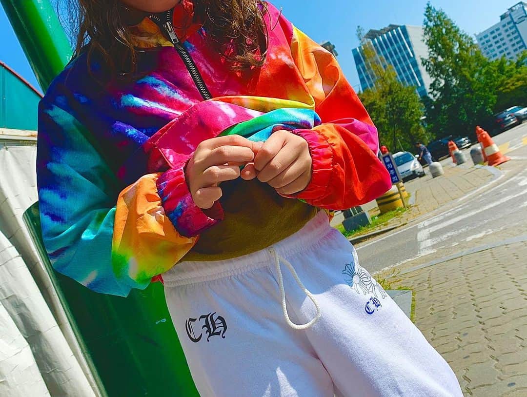 ソミさんのインスタグラム写真 - (ソミInstagram)「. Rainbow Unicorn’s poop fashion . 🌈 🦄 💩👗🛒」10月11日 13時55分 - somsomi0309