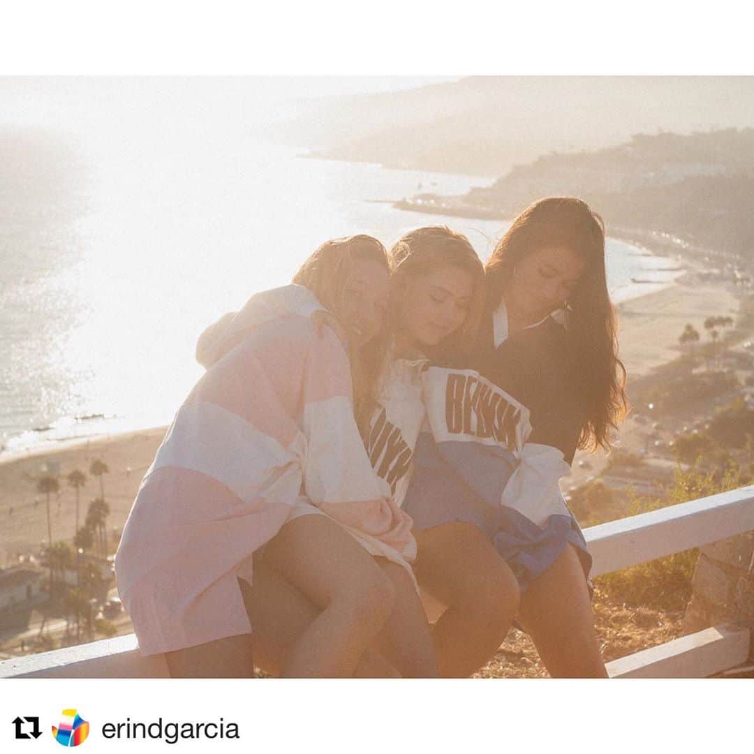 Sachiko Omoriのインスタグラム：「#Repost @erindgarcia ・・・ 【重要】台風19号の影響による10/12(土)アートショー中止のお知らせ 10/11(金)今夜一晩限りのショーとなります！  大型台風19号が、12(土)から13(日)にかけて西～北日本に接近するおそれがあります。 この台風に伴う天候不安や交通機関等の大幅な乱れを鑑み、参加者の安全面の観点から以下予定したイベントを金曜日のみの開催とさせていただきます。  本日 10月11日(金) 6pm ~ 9pm  場所 : JOINT HARAJUKU 2nd (渋谷区神宮前3-25-18 THE SHARE 104) ※入場無料  Oct 11th 18:00 - 21:00 . . Joint Gallery  3 Chome-25-18 Jingumae, Shibuya City, Tokyo 150-0001」