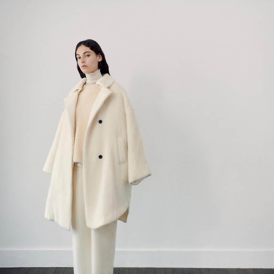 のインスタグラム：「2019 WINTER LOOK BOOK  Coming soon! Coat ¥59,000 Unaca Pullover ¥19,000 d’un à dix Turtleneck Knit ¥14,000 d’un à dix Pants ¥29,000 Hermaphrodite  #unaca#アナカ#hermaphrodite #エルマフロディット #enchainement#アンシェヌマン #enchainementunipointdemignon #アンシェヌマンユニポワンドミニョン #mignonetenchainement#ミニョンエアンシェヌマン #2019aw#dunadix#アナディス#fashion @enchainement_official」