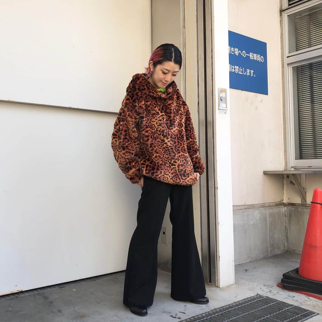 のインスタグラム：「. 🥀【 Aries 】🥀 new arrival 🍂 ． blouson item no：6118-0777 price：¥59,000+tax . pants item no：6323-0308 price：¥11,000+tax . boots item no：6132-0233 price：¥20,000+tax . @beams_kobe ☎️078-335-2720 #beams#raybeams#beamsboy#19fw#19aw#77circa#vintage#fabiorusconi#Aries#womens#womensfashion#womensstyle#instafashion#fashion#outfit#ootd#code#kobe#beamskobe#神戸#ビームス#ビームス神戸#レイビームス#ビームスボーイ#ニット#ボトムス#デニム#ジャケット#ブーツ」