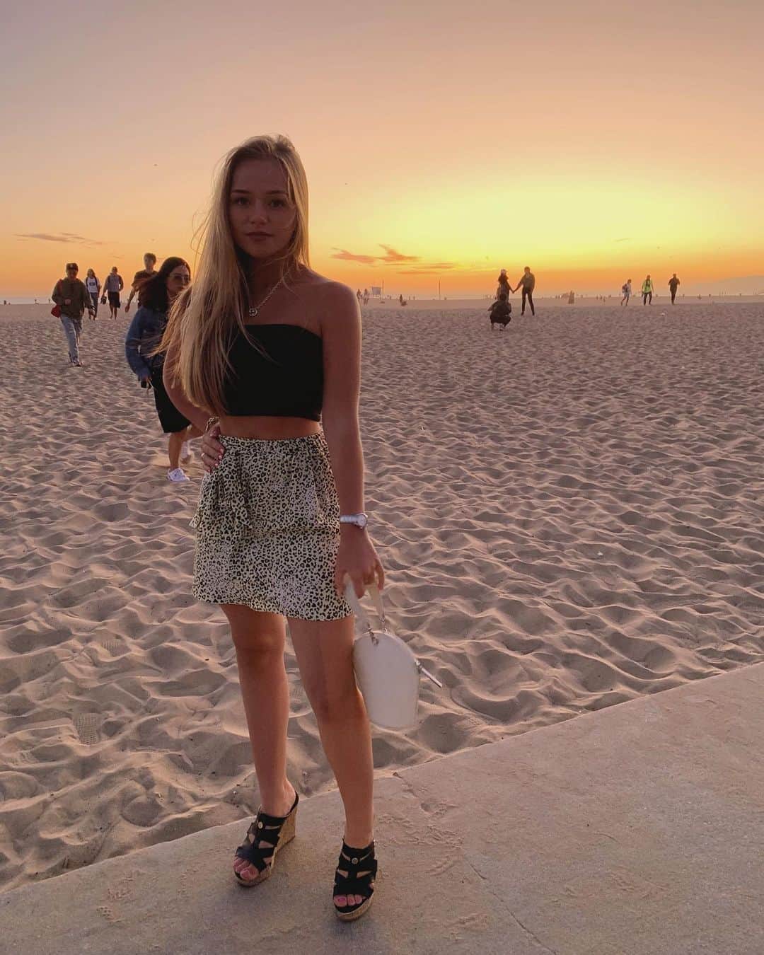コニー・タルボットのインスタグラム：「I’ll never forget this sunset 🌅」