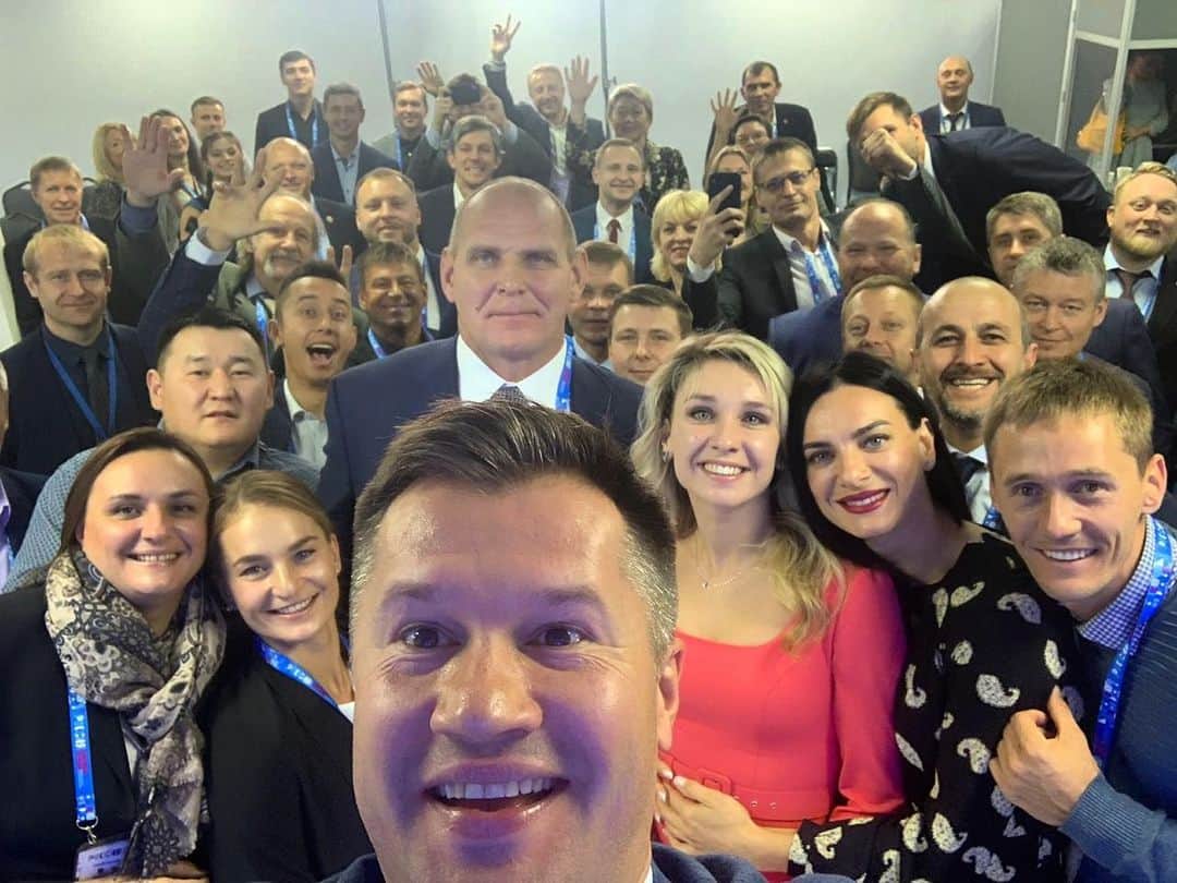 ナタリア・イーシェンコのインスタグラム：「🇷🇺🔝#россияспортивнаядержава2019 #спортнормажизни」