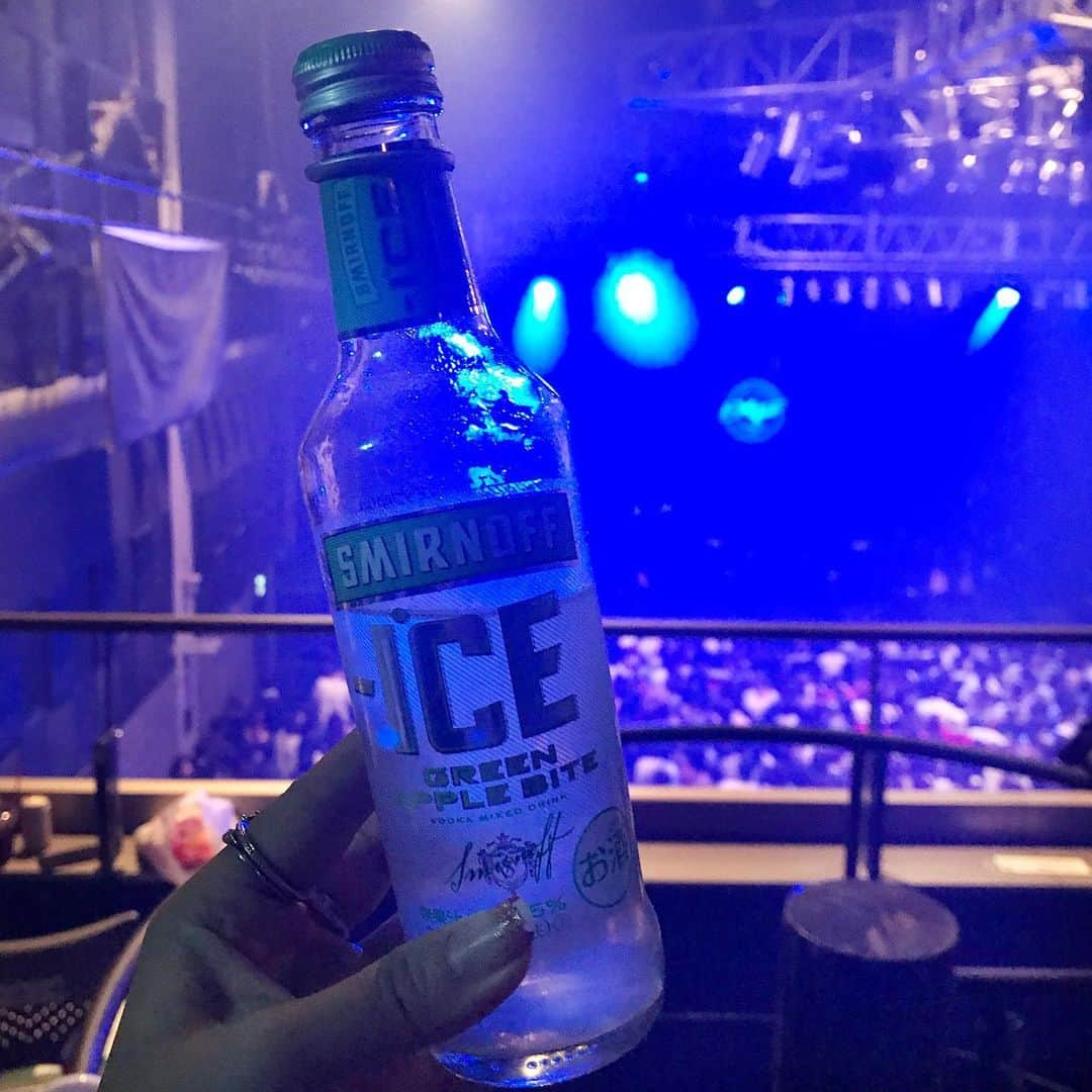 中道あすかさんのインスタグラム写真 - (中道あすかInstagram)「#デフテック のライブに 今年もご招待いただきました😍♥️ . . 学生時代から、今も変わらずに 大大大好きなアーティスト🏝 . . 最近は#idontlikemondays に 浮気してたけど🤣、 私の中で#deftech と#アイドラ は ほんと特別な存在......♥️ 大好き‼️ . . こうしてデフのライブに 行かせていただけることを 学生時代の私が知ったら 嬉し過ぎて鼻血出して倒れてる🤣← . . . #マイクロ と#shen の歌声は、 奇跡の出会いだと思う‼️ . 昔も今も、 私にとってお薬みたいな 存在。 . . 身体の中の悪いモノ全部、 デトックスしてくれる。 . . . 感謝‼️‼️‼️‼️‼️ . . . Special Thanks××× (@deftech ) . . . #music#音楽#感動#ツアー#海#surf#surfclubdeftech #読者モデル#読モ#インスタグラマー#サーフィン#サーフ女子」10月11日 23時44分 - asuroom