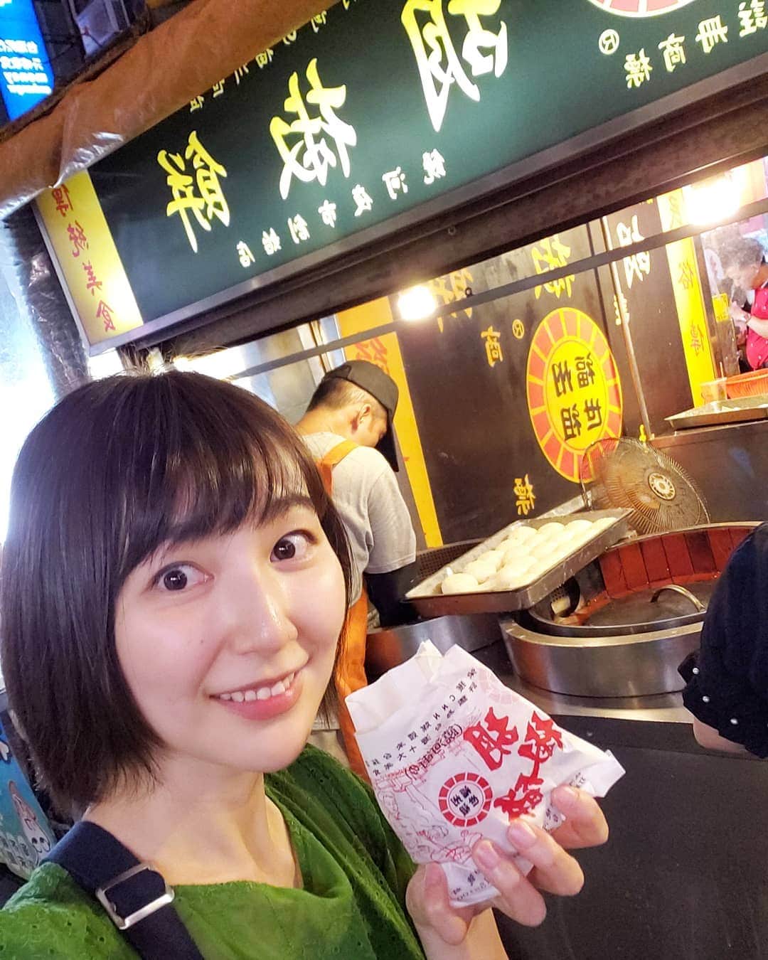 橋本真衣のインスタグラム：「. よく食べました🙄❤ . . #台湾女子旅#饒河街夜市  #raohenightmarket#台湾松山#胡椒餅#ナンみたいにして焼く#福州世祖胡椒餅」