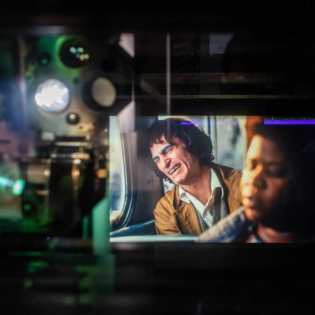 トッド・フィリップスさんのインスタグラム写真 - (トッド・フィリップスInstagram)「Some fantastic images from the projection booth at @cinetecabologna where Joker is screening in 70mm. Grazie Gian Luca Farinelli. 📸 Lorenzo Burlando #Joker 🇮🇹」10月11日 23時57分 - toddphillips