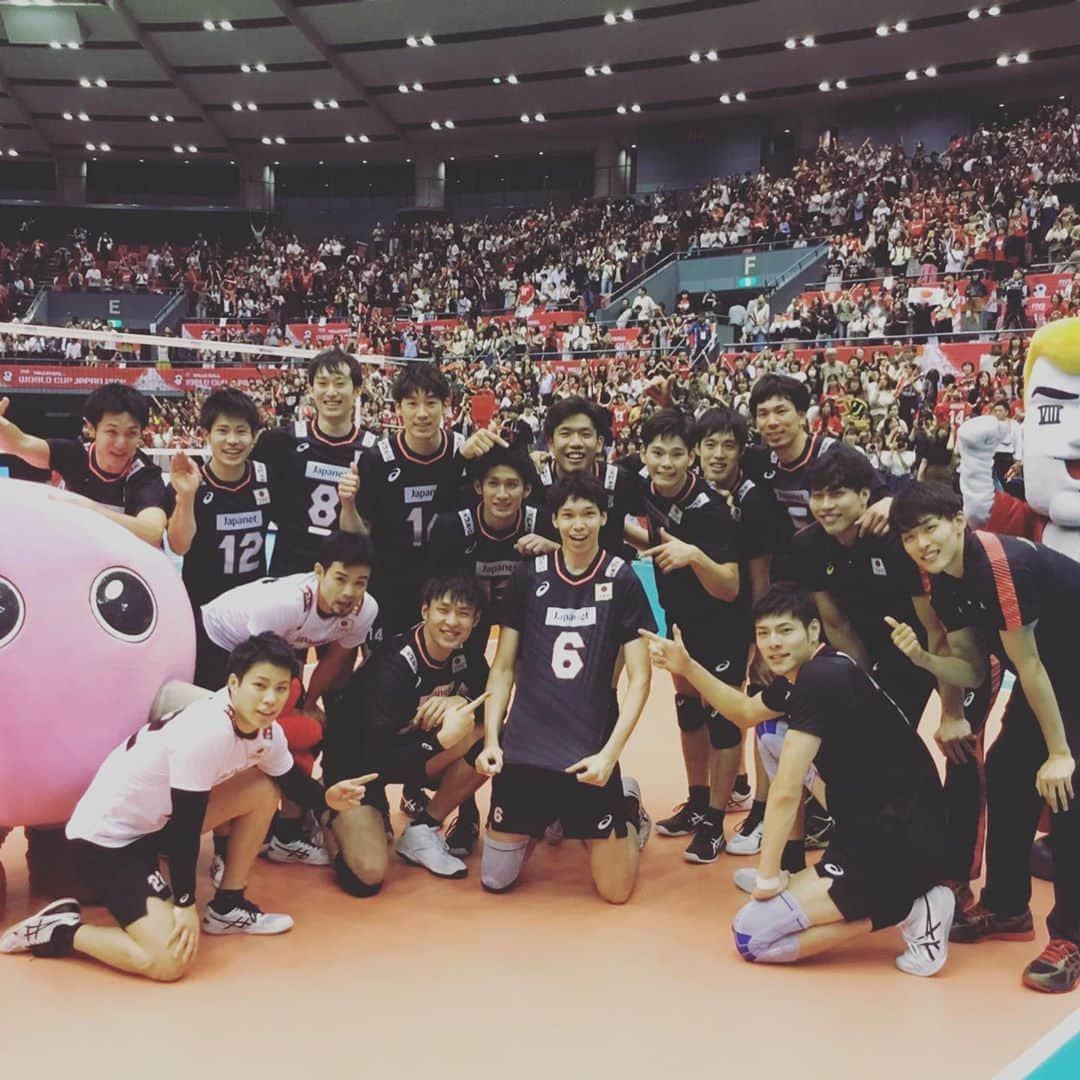 山本智大さんのインスタグラム写真 - (山本智大Instagram)「広島大会3連勝しました✨✨ 残り3戦もチーム一丸となって頑張ります💪 たくさんの応援、メッセージありがとうございます😂 #ワールドカップバレー #広島大会 #3連勝 #龍神ニッポン」10月12日 0時04分 - tomohiro_yamamoto