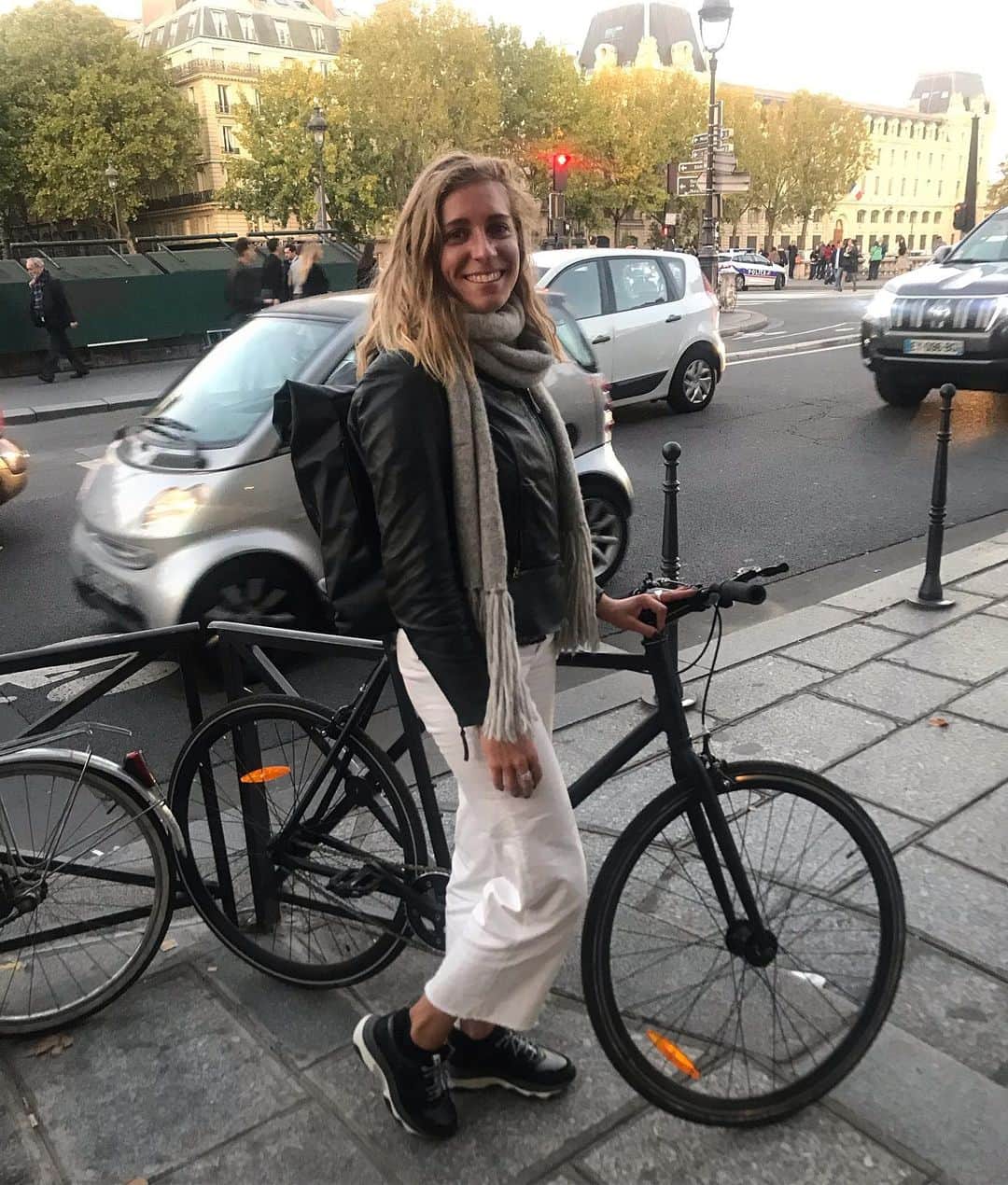 マリー・ギャヨさんのインスタグラム写真 - (マリー・ギャヨInstagram)「Feeling free #Bicycle #Cycling #Paris #Smile #Ride #KeepMoving 📸 @anthonyds」10月12日 0時17分 - marie.gayot