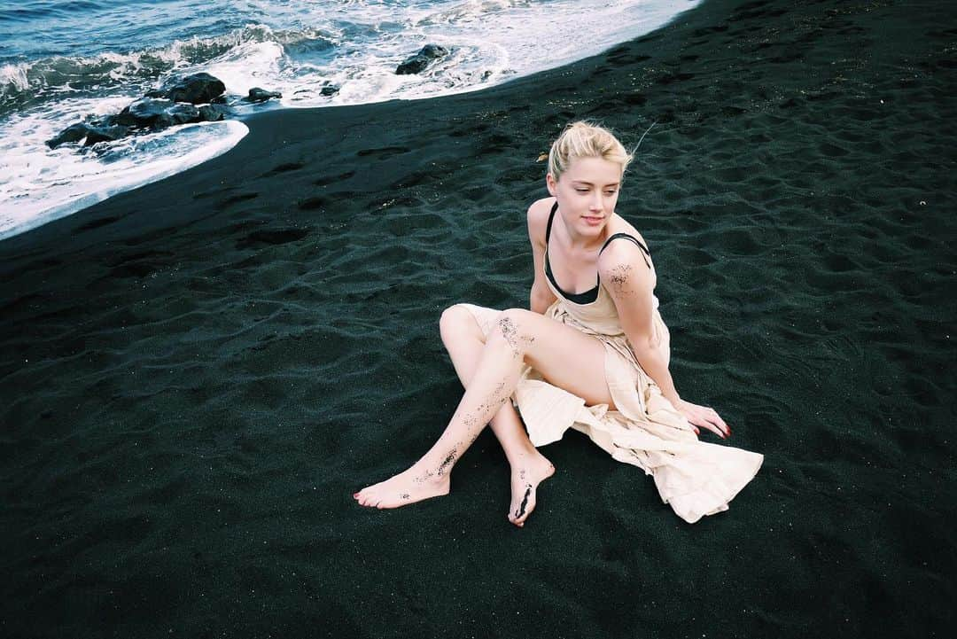 アンバー・ハードさんのインスタグラム写真 - (アンバー・ハードInstagram)「Heading into the weekend with some Friday feels..」10月12日 0時11分 - amberheard