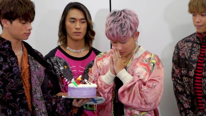 M-ON! MUSIC｜エムオンミュージックのインスタグラム：「﻿ ＼祝20歳／﻿ ﻿ #HAPPYBIRTHDAY﻿ ﻿ #BALLISTIKBOYZ(@ballistik_fext)﻿ 全員でお祝い！﻿ ﻿ 何も知らない主役﻿ #奥田力也 の反応はいかに!?﻿ ﻿ 本編フルver.は﻿ #エムオンミュージック﻿ 公式YouTubeチャンネル をチェック♪﻿ ﻿ ﻿ #日高竜太(@ryutahidaka.official)﻿ #加納嘉将(@yoshiyukikano.official)﻿ #海沼流星(@ryuseikainuma.official)﻿ #深堀未来(@mikufukahori.official)﻿ #奥田力也(@rikiyaokuda.official)﻿ #松井利樹(@rikimatsui.official)﻿ #砂田将宏(@masahirosunada.official)」
