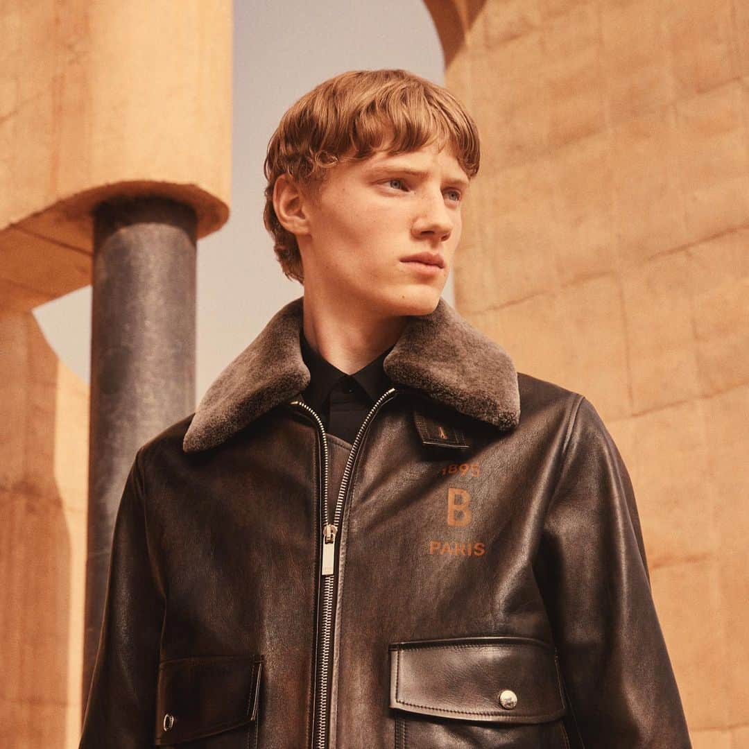 ベルルッティさんのインスタグラム写真 - (ベルルッティInstagram)「- OPEN HAND - The #Berluti Fall 2019 Pre-Collection by @kris_van_assche -  A Calf Leather flight jacket takes on a handmade treatment to give it a vintage look, complete with a logo patch on the chest.  Photographed by @ronan_gallagher__ in Chandigarh, India - Styling by @mauricionardi -」10月12日 0時20分 - berluti