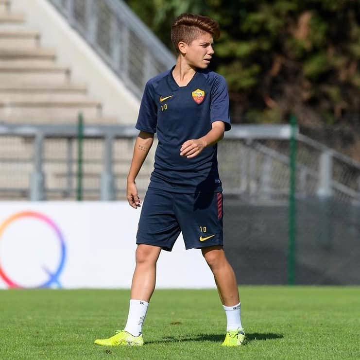 ASローマさんのインスタグラム写真 - (ASローマInstagram)「Training for the match tomorrow! 💪 #ASRoma #ASRomaFemminile」10月12日 0時32分 - officialasroma