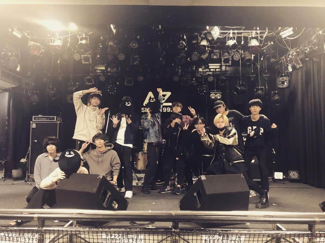 フジムラのインスタグラム：「ミリオンぶりの金沢ありがとうございました！めちゃ楽しいスリーマンでした。1日通してこんなにベースの話したの久しぶり。すげぇ刺激受けた1日だったなぁ。。。幸せな気分で関東に帰ります。台風に正面衝突だな。」