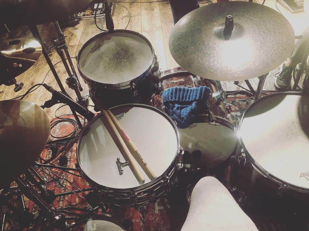 DUTTCHさんのインスタグラム写真 - (DUTTCHInstagram)「今日もこうして叩ける事に  感謝。  #sabian #wincentdrumsticks」10月11日 16時43分 - uzmkduttch