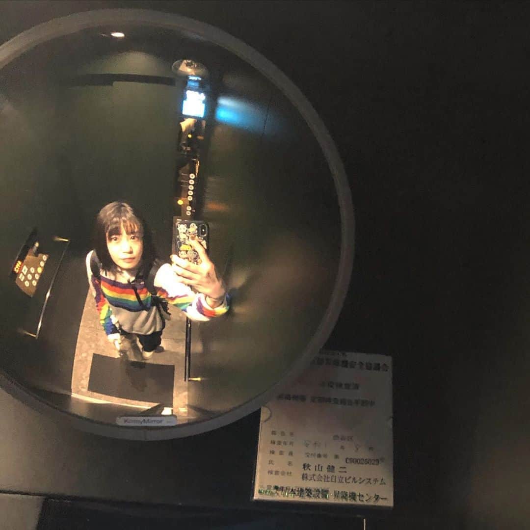 加村真美のインスタグラム：「とりあえずでかい水買おうとしたらなかった😇台風こわい😇」