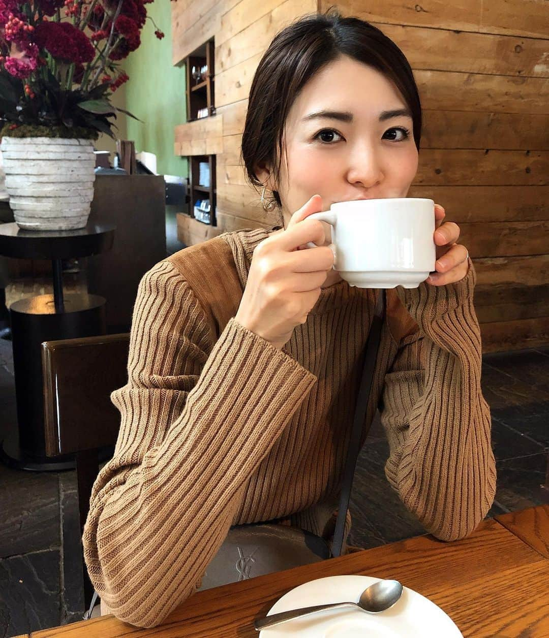 仲嶺梨子さんのインスタグラム写真 - (仲嶺梨子Instagram)「. 今朝は、ゆっくりモーニング出来ました☕️ 引っ越し準備でバタバタですが 新居もいい感じに仕上がってきて一安心☺️ そんな中、台風19号が接近していて スーパーも品薄状態ですね😣 停電や断水になる事を想定して準備しないと😱 明日から3連休ですが、皆さん気をつけてお過ごしください。 . #モーニング#朝ごはん#台風#3連休#お気をつけて」10月11日 16時53分 - rikonakamine